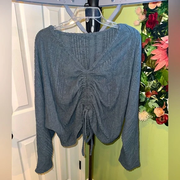 SHEIN Drawstring Rutched Front Top - Picture 2 of 7